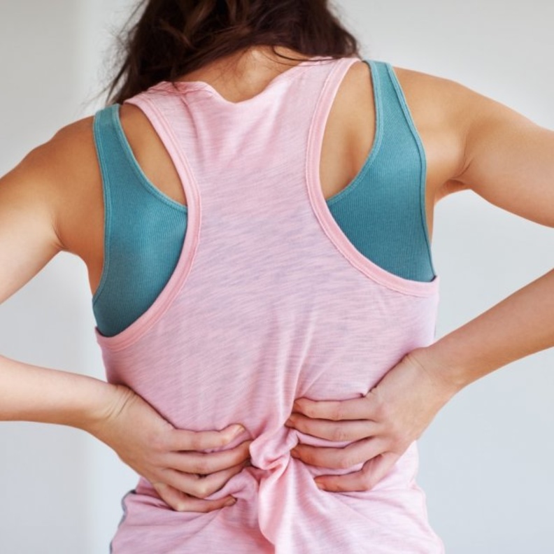  حصى الكلى تسبب ألما في أسفل الظهر.