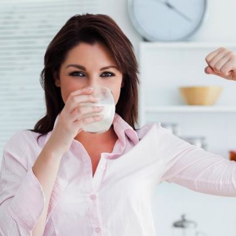 فوائد حليب الابل الصحية للنساء