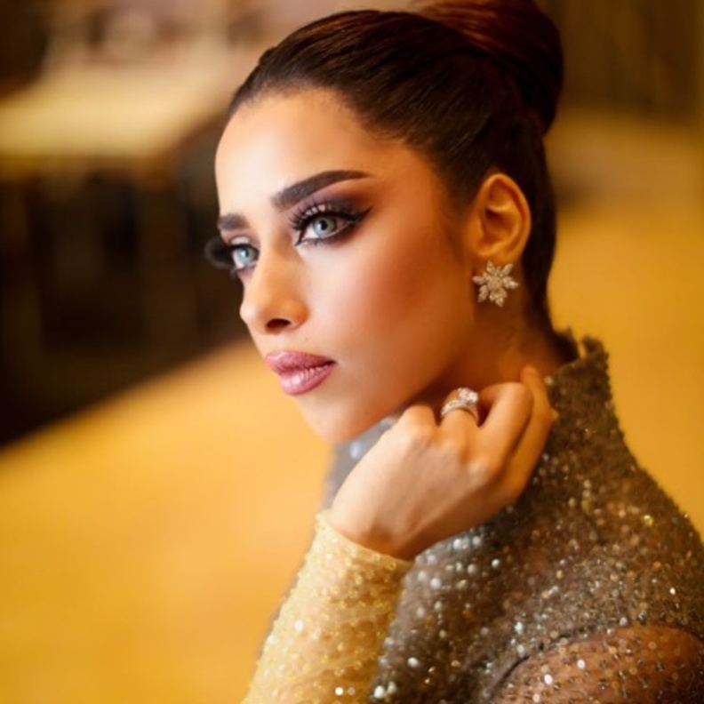 رسمات حواجب مع الشعيرات المفرغة من ميريام فارس