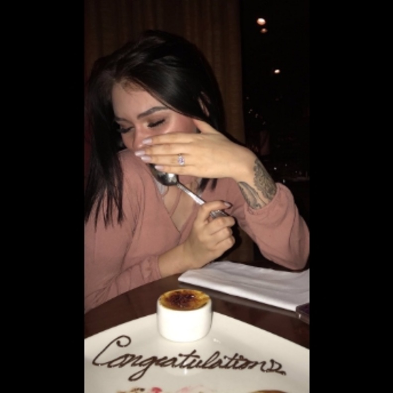 نجاح حيلة الزواج المزيف لتناول حلوى مجانية