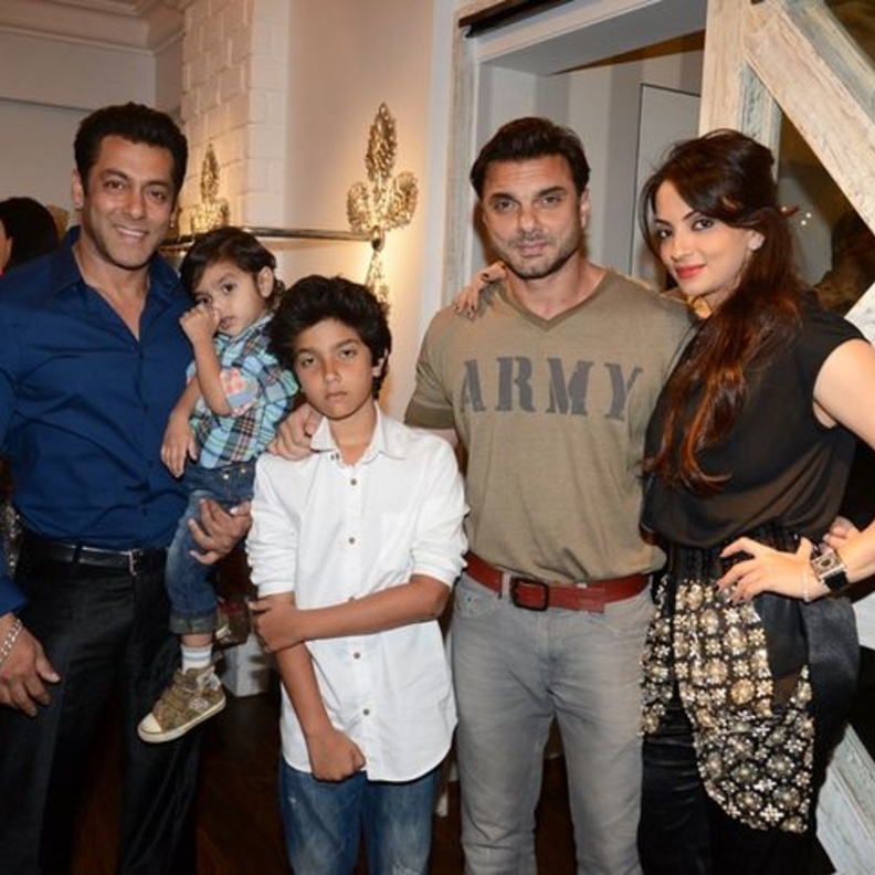 سلمان خان واسرته