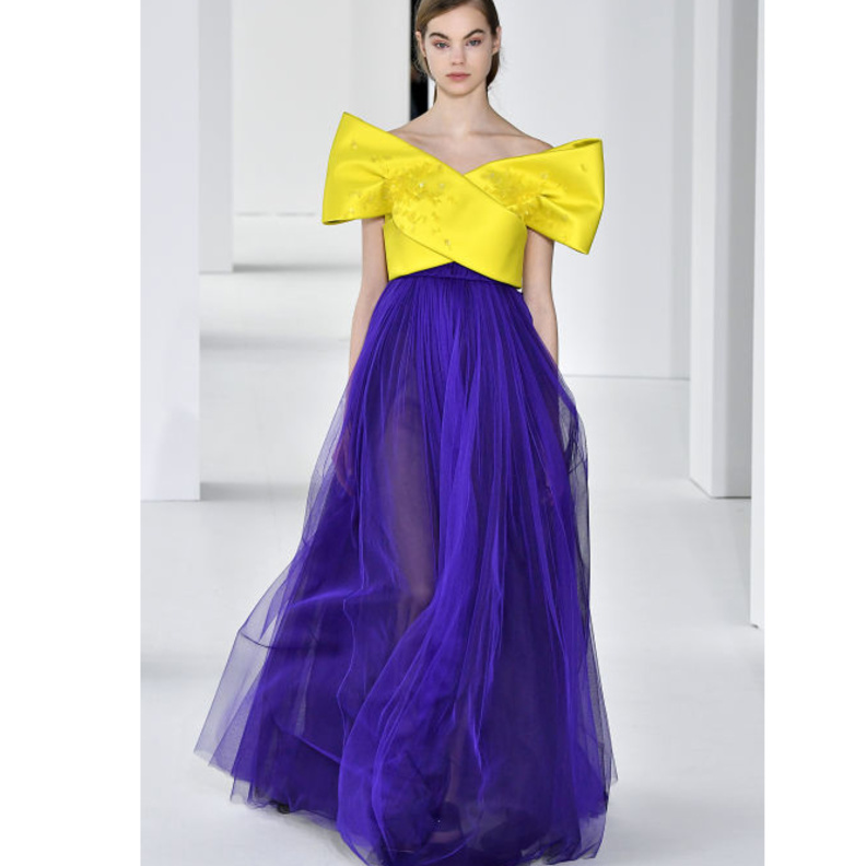 فساتين خطوبة بألوان مميزة من Del Pozo