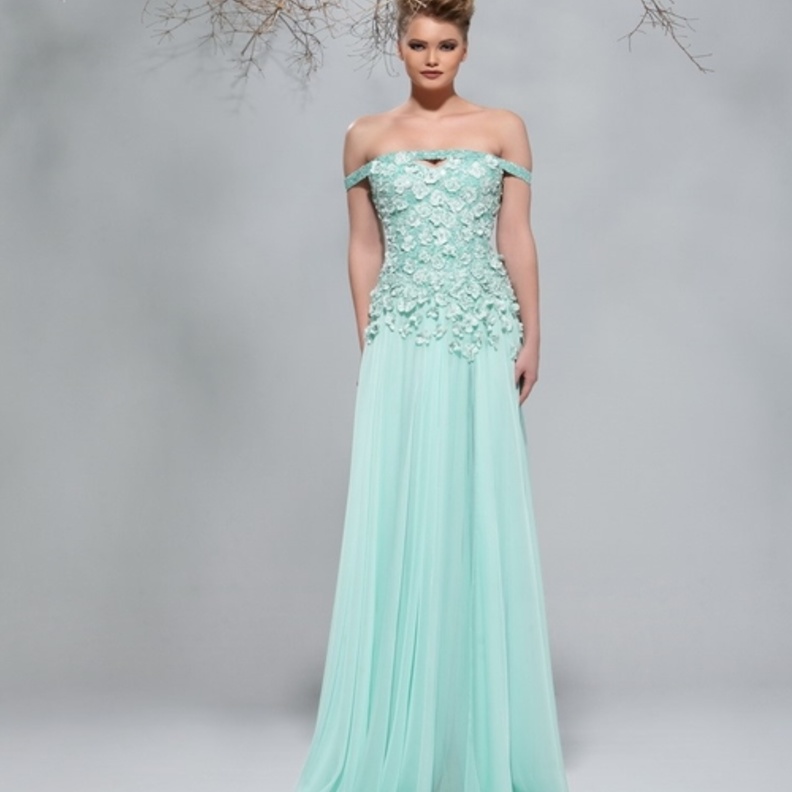 فساتين خطوبة باللون الأخضر لإطلالة راقية و ملفتة من مجموعة فيراس أبو حمدان