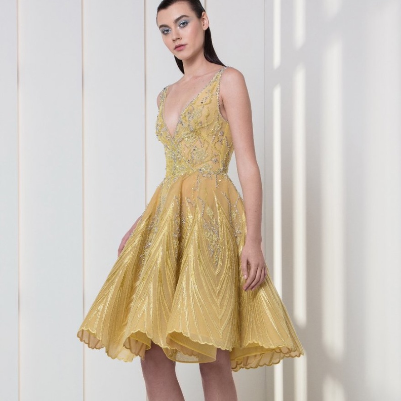 اناقة مثالية لفستان زفاف باللون الاصفر للمصمم طوني ورد