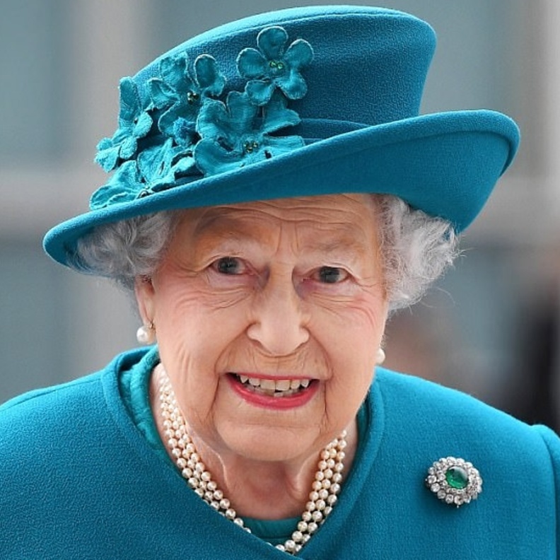 وجبة خفيفة لا تسافر ملكة بريطانيا دون أن تحملها معها