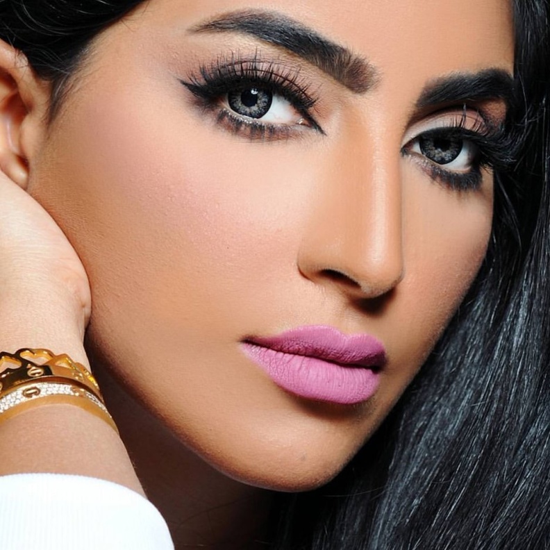 مكياج خليجي جذاب على طريقة بثينة الرئيسي