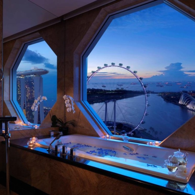 من داخل ذا ريتز كارلتون