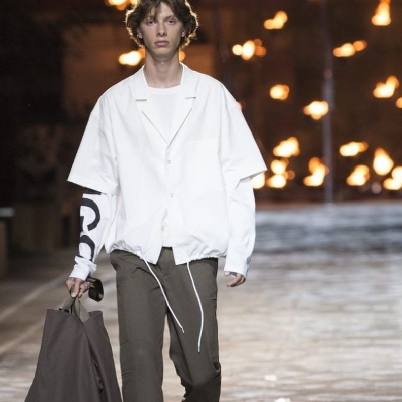 موضة التصاميم المقلمة عرضتها دار Hugo Florentin