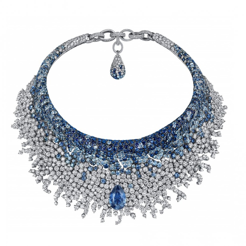 قلادة دي غريسوغونو مرصعة بالياقوت الأزرق