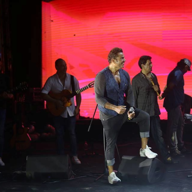 حفل عمرو دياب بالساحل الشمالي