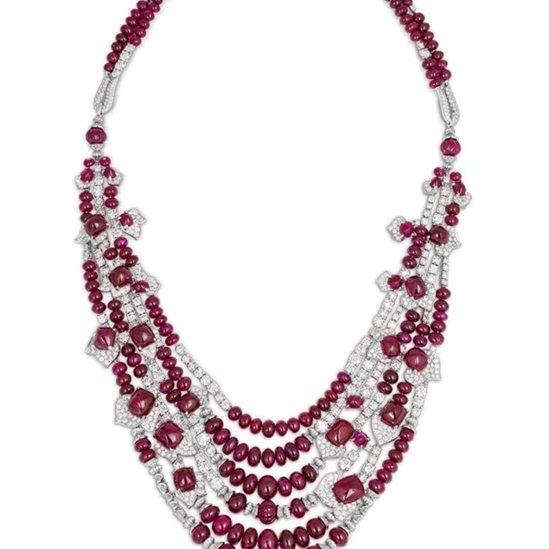 قلادة ديفيد موريس بالياقوت الأحمر والماس