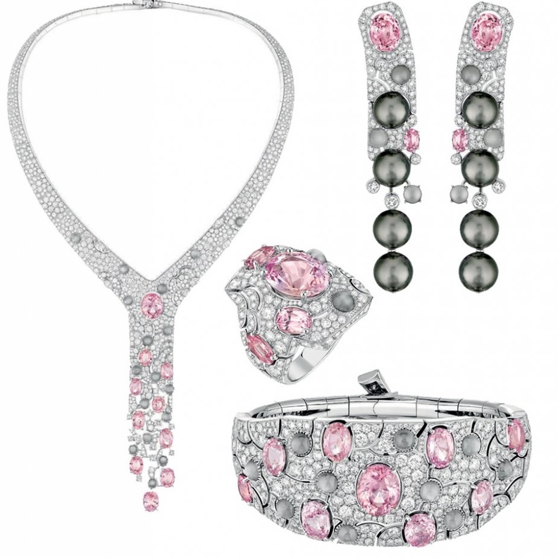 طقم ذهب أبيض وياقوت من شانيل