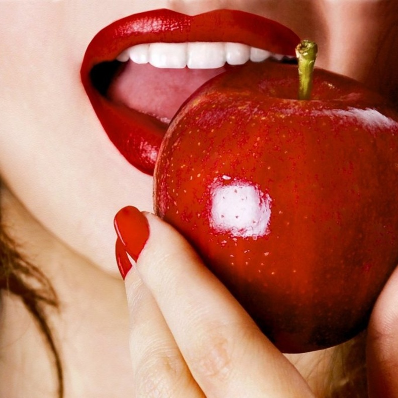 تناول قليل من اللوز النيئ يمنع عدم الإفراط في الطعام أثناء الرجيم