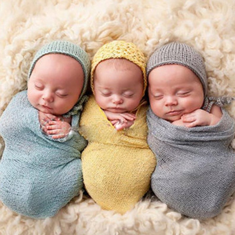  هل يجب لف الطفل حديث الولادة