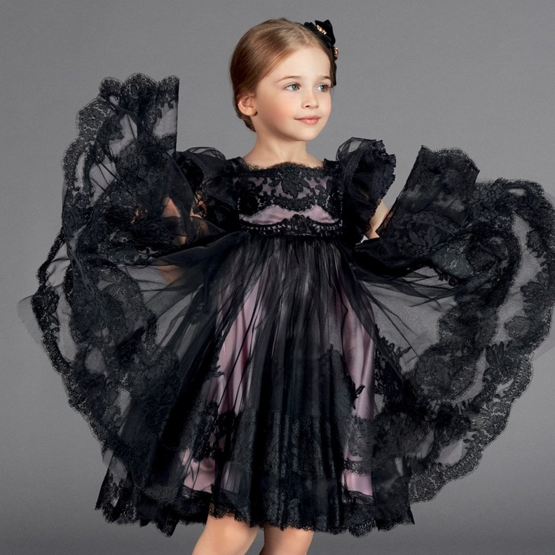 دللي طفلتك الجميلة بفساتين من دولتشي آند غابانا