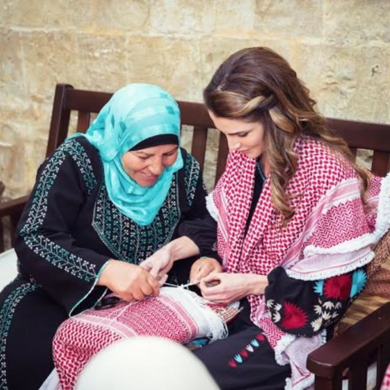 الملكة رانيا تجولت في بيت عزيز الأثري