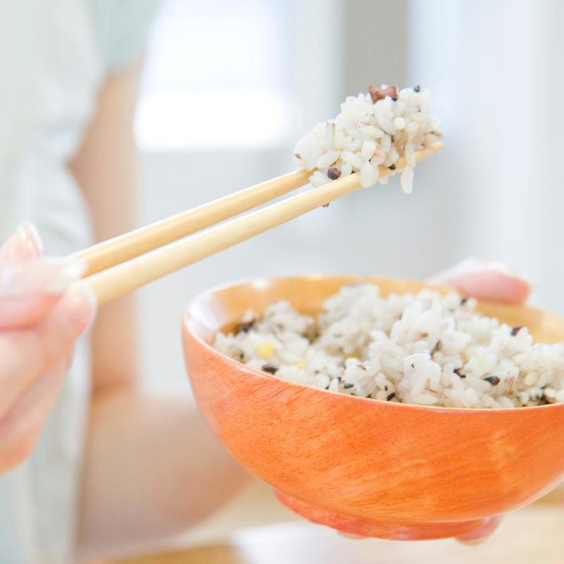 يعتمد رجيم الارز على نظام غذائي غني بالكربوهيدرات مع الإبتعاد عن السكريات