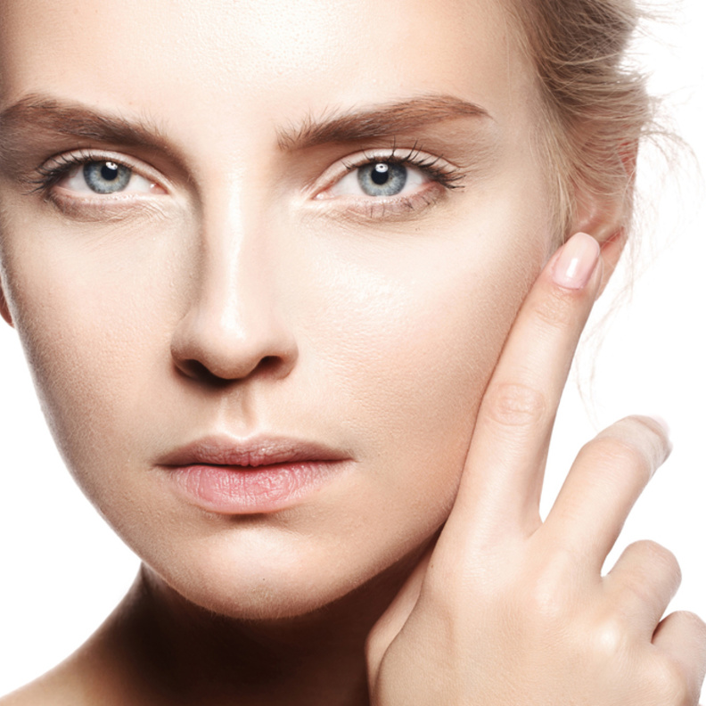 ارسمي حواجبك الرفيعة باحترافية