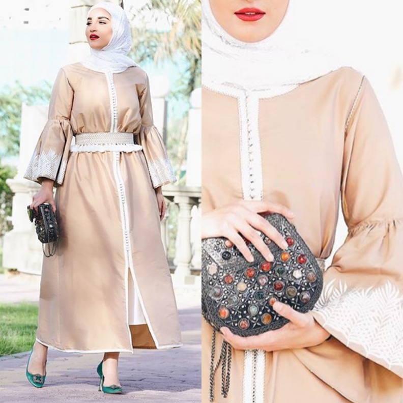 دانه الطويرش بجلابية فخمة سوداء لرمضان