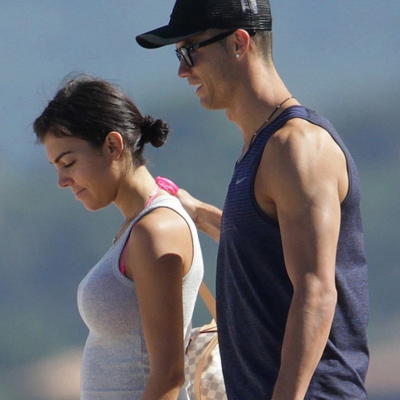 علاقة كريستيانو رونالدو و جورجينا رودريجيز