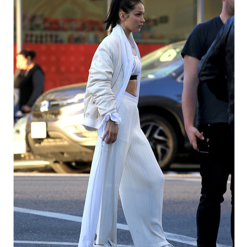 بنطلون رياضي للنساء مع التوبات القصيرة من بيلا حديد ‏Bella Hadid