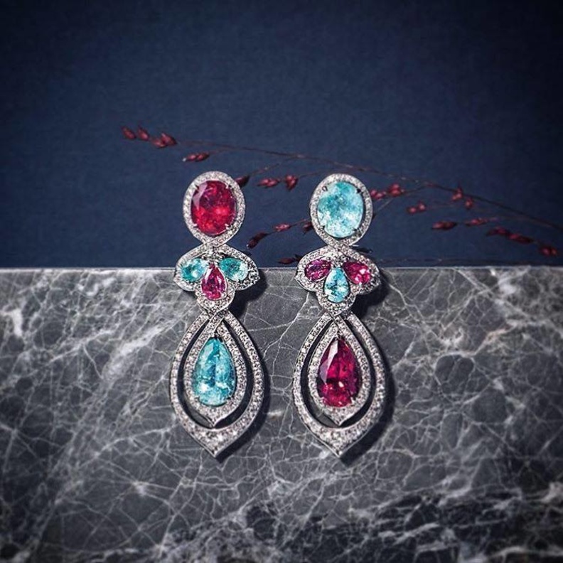 قلادة رائعة بأحجار من الوان الربيع المبهجة من مجموعة بلغاري Bvlgar