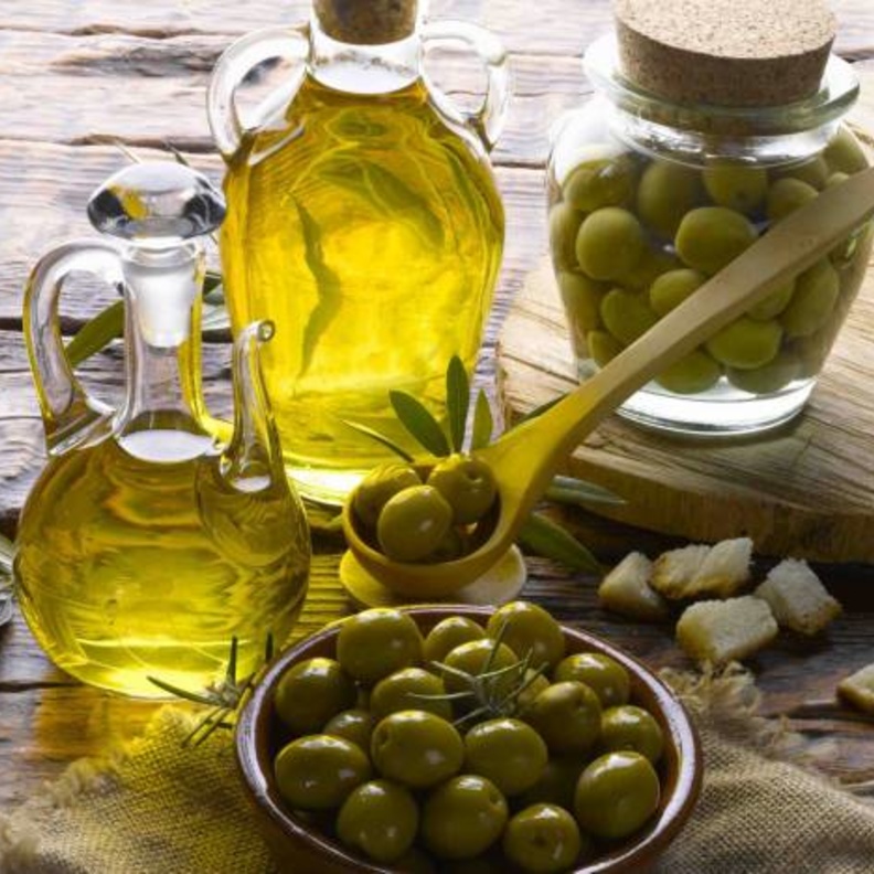 زيت الزيتون يحمي النساء من خطر الإصابة بأمراض القلب