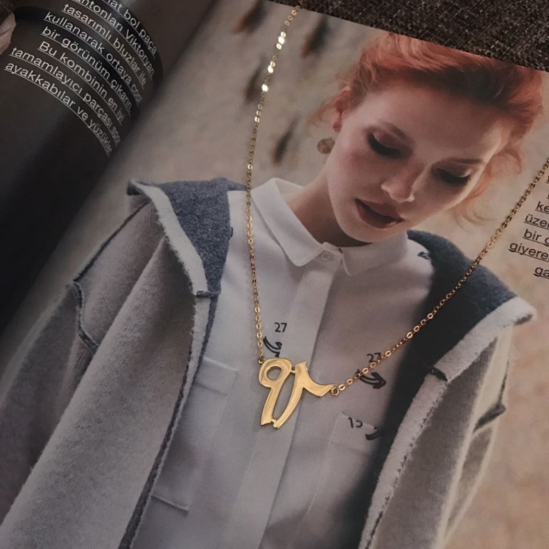 من تصاميم سارة من مجموعة الخط الكوفي