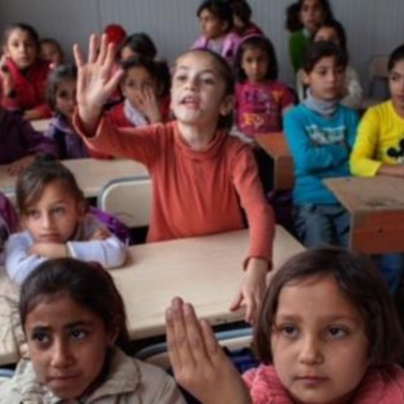 فريق سعودي يطلق أول منصة تعليمية للاطفال اللاجئين