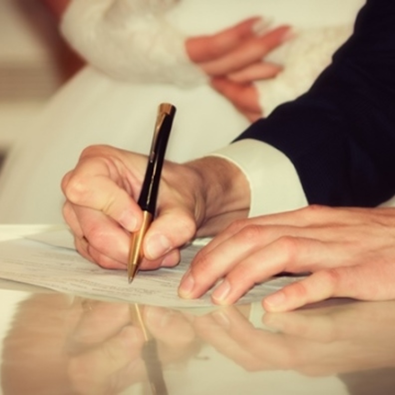 محافظة سعودية توقع وثيقة لتحديد قيمة المهور