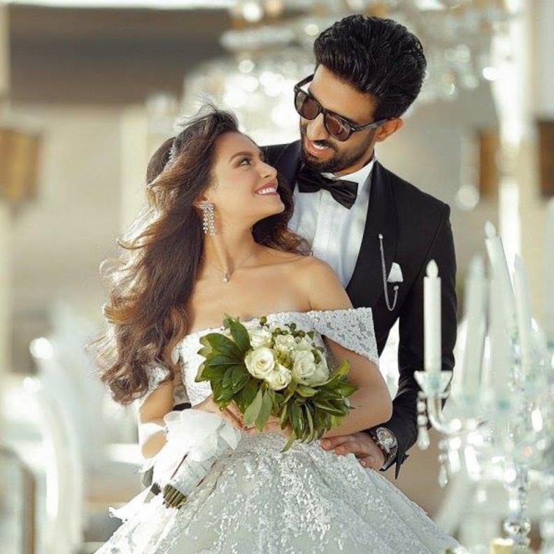 فستان كارمن من توقيع سامو هجرس