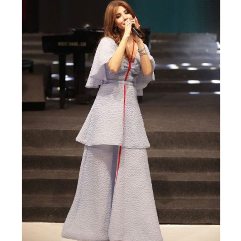 فستان واسع من مجموعة Rosie Assoulin لربيع 2017