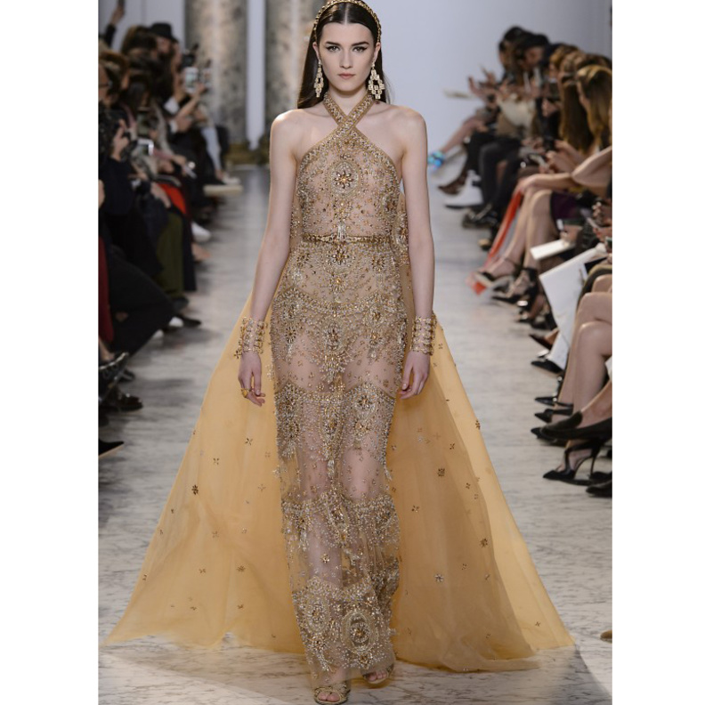 فساتين سهرة طويلة وذهبية مع التول الشفاف