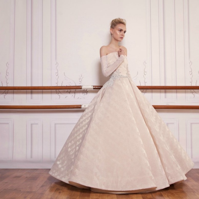 فساتين سهرة للعروس بألوان الكشمير من مجموعة سعيد قبيسي