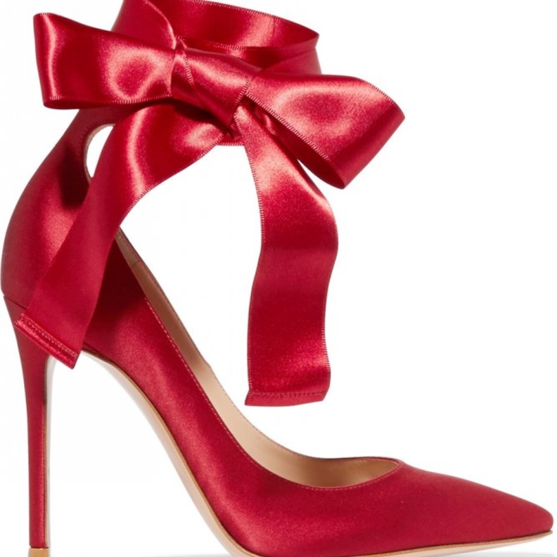 حذاء سهرة مميز باللون الأحمر من جيانفيتو روسي