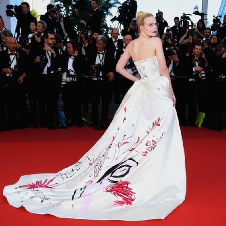 فستان سهرة Elle Fanning من دار Vivienne Westwood
