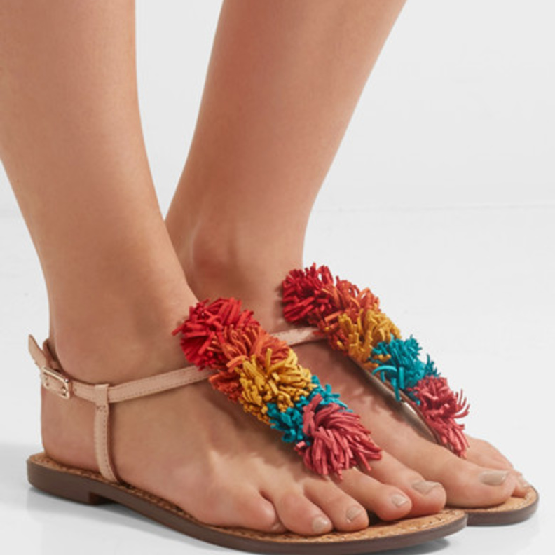 حذاء شبابي مريح مع الشراريب المتطايرة على التصميم