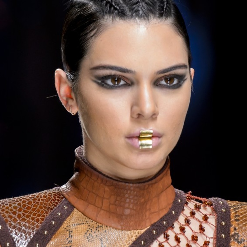 تسريحات شعر الضفائر المتعددة من دار بالمين ‏Balmain