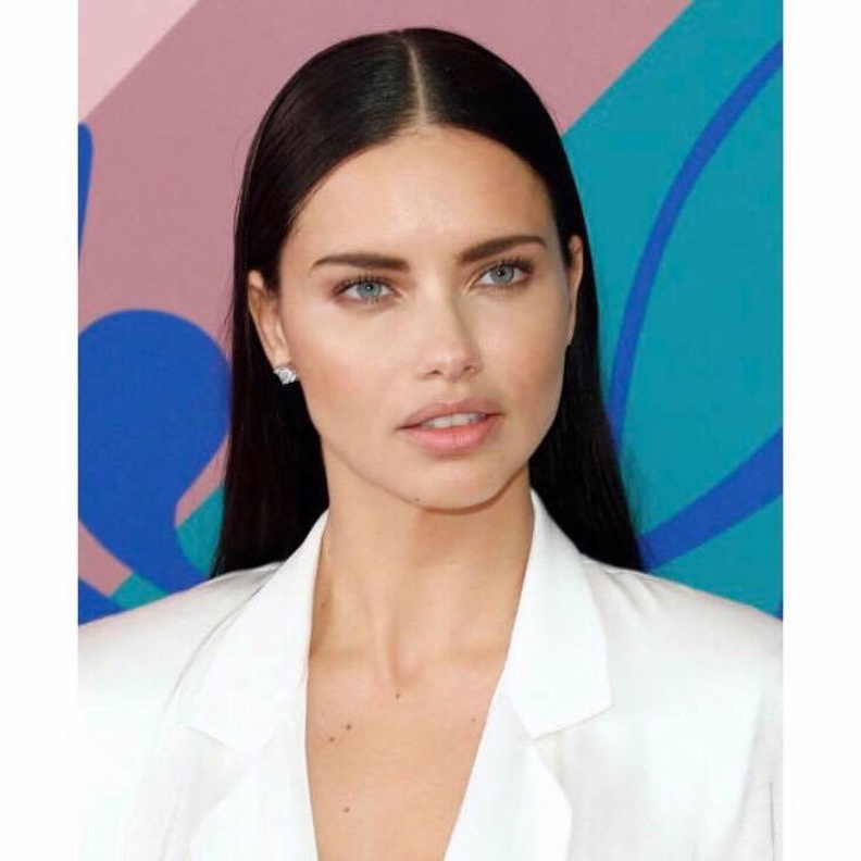 تسريحات شعر منسدل على طريقة أدريانا ليما Adriana Lima