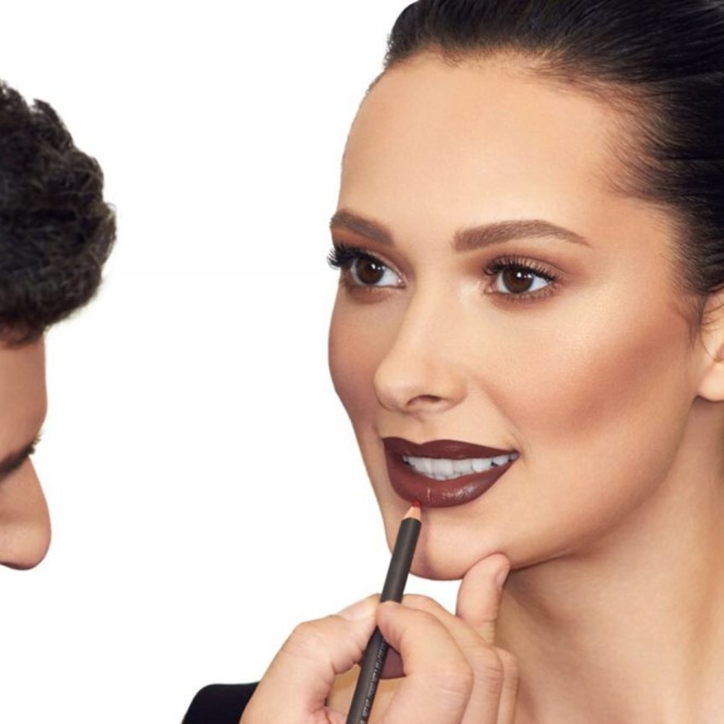 احمر شفاه بني