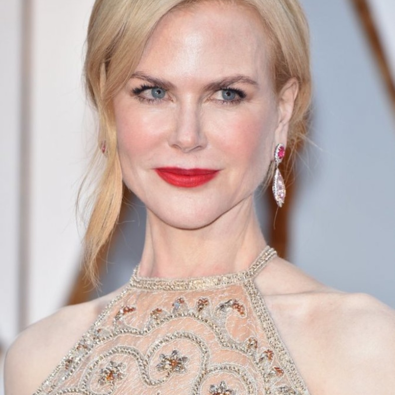 أحمر شفاه مشرق مع نيكول كيدمان Nicole Kidman
