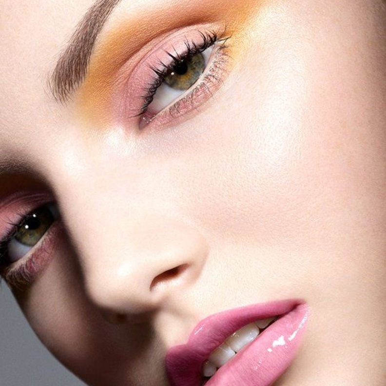 ملمع شفاه وردي ناعم