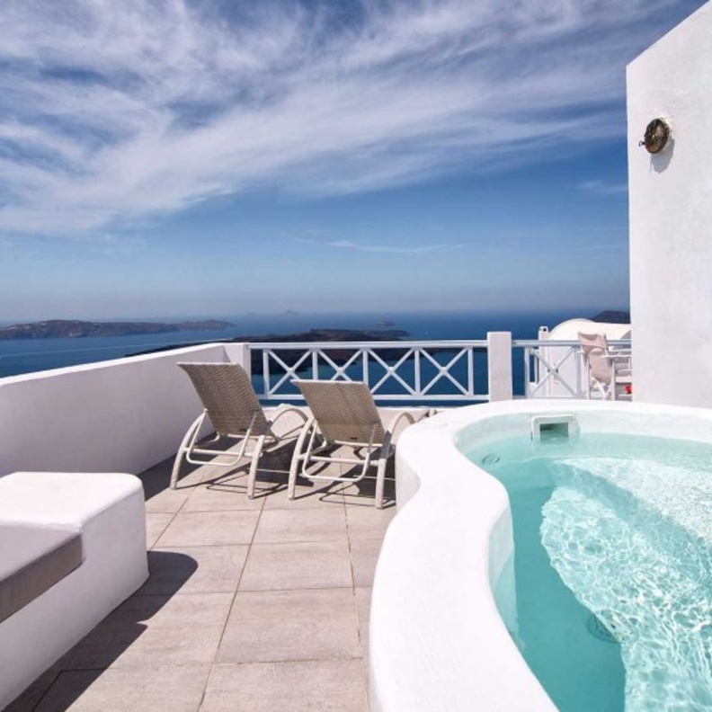 فندق شقق وأجنحة إنيغما في جزيرة سانتوريني على بعد 6 كم من مطار سانتوريني، ويطل على المنطقة البركانية في الجزيرة وعلى شاطئ بحر إيجة