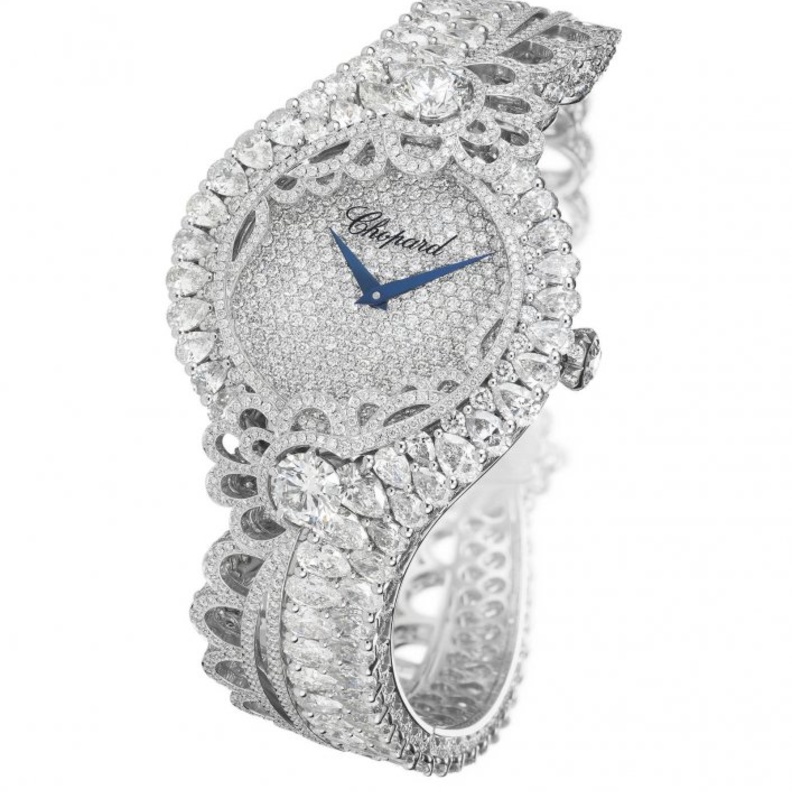 ساعة بولغاري من الذهب الأبيض والماس.