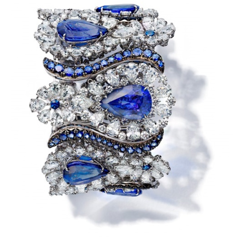 أسوارة دي غريسوغونو من الذهب البيض والياقوت الأزرق والماس