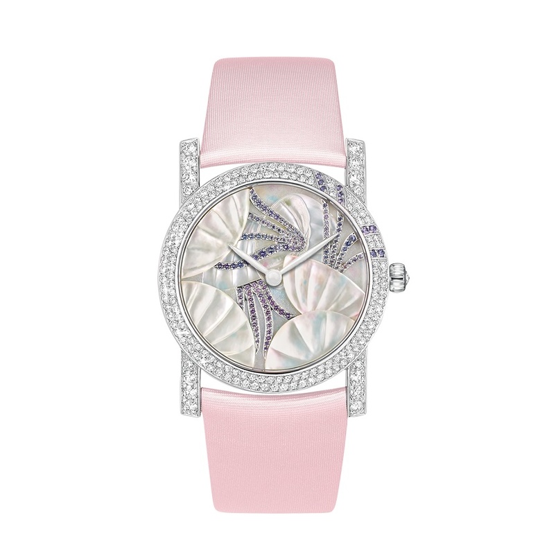 ساعة روجيه دوبوي من الذهب والماس