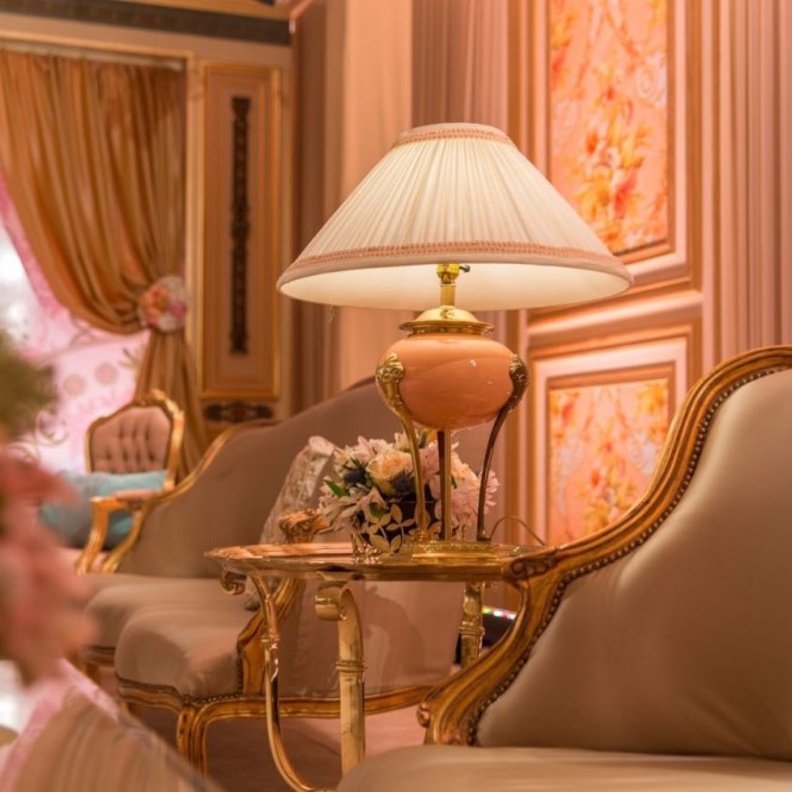 ثيمات زواج باللون الذهبي