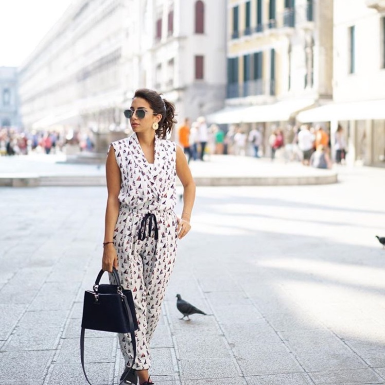 القماش المقلم الدارج لهذا الصيف مع بيان لنجاوي