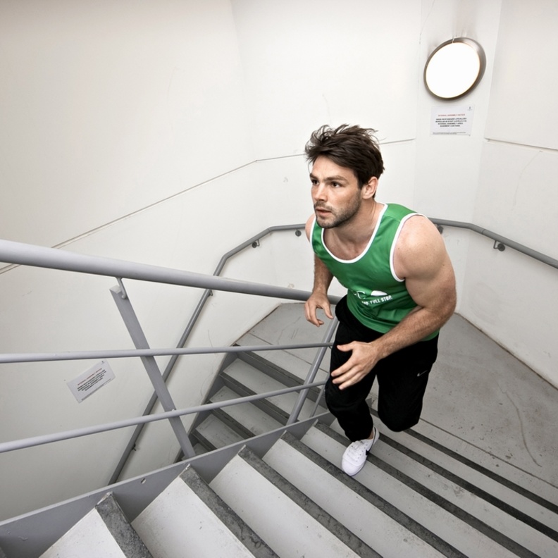 رياضة صعود وهبوط الدرج  تخلصك من الكسل