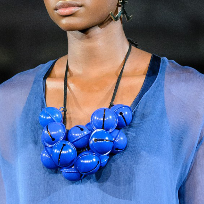 اكسسوارات صنع اليد مع العقود المترابطة